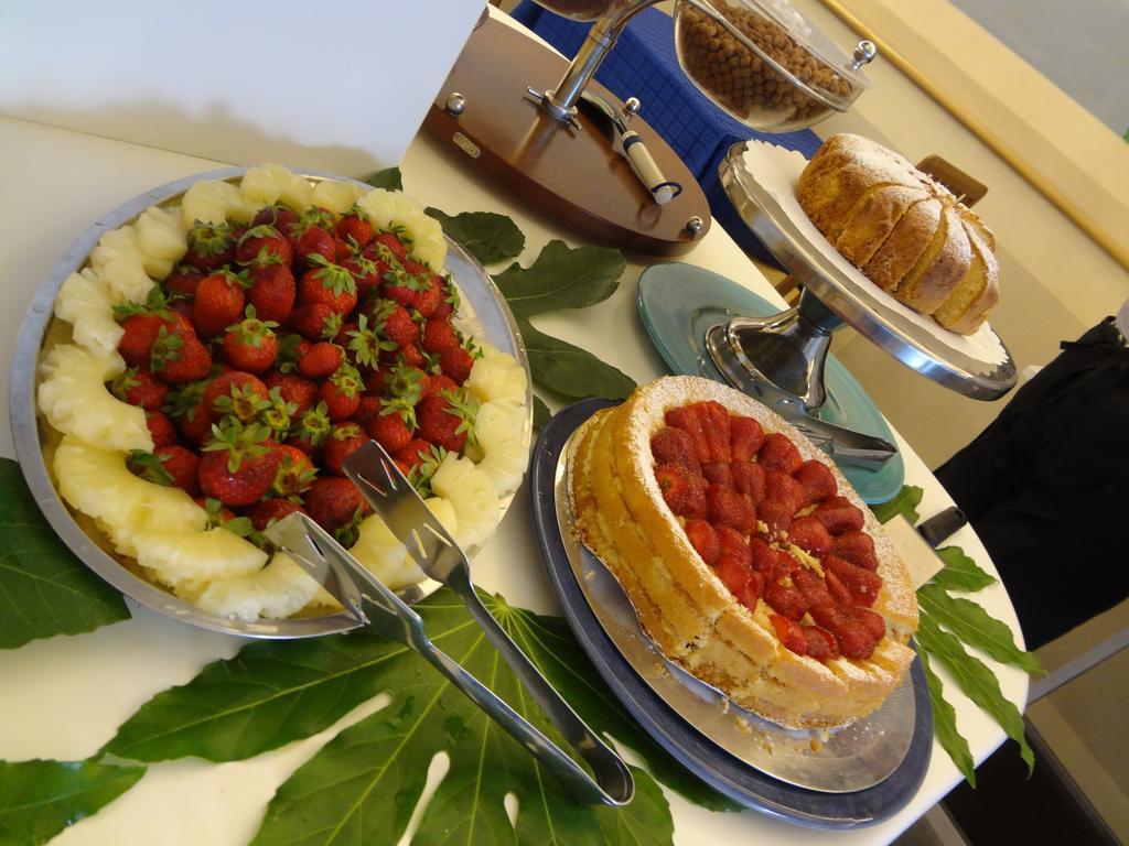 Hotel Villa Candia Lignano Sabbiadoro Buitenkant foto