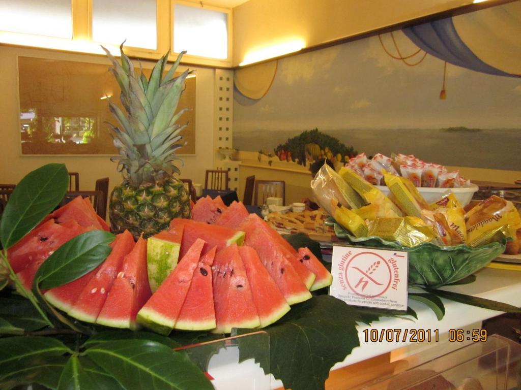 Hotel Villa Candia Lignano Sabbiadoro Buitenkant foto
