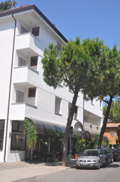 Hotel Villa Candia Lignano Sabbiadoro Buitenkant foto
