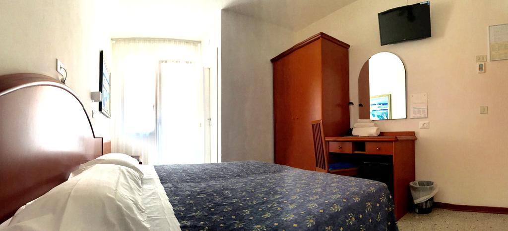 Hotel Villa Candia Lignano Sabbiadoro Buitenkant foto